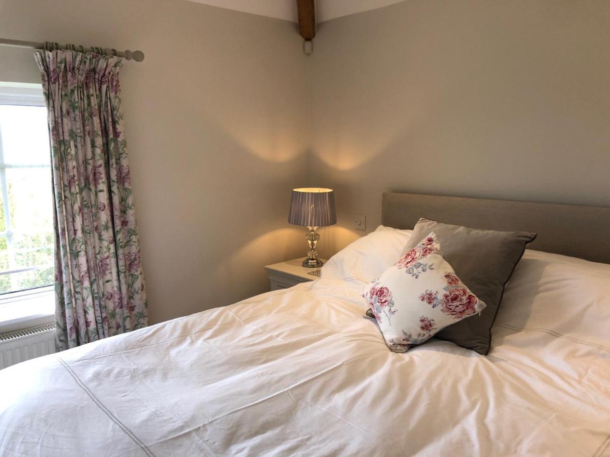 Whiteways Farmhouse Buckland Newton Bagian luar foto