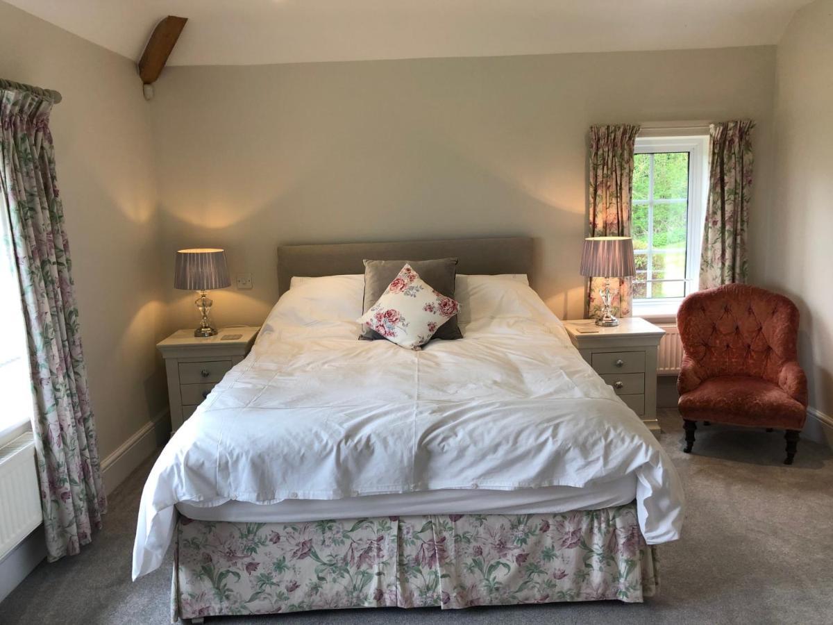 Whiteways Farmhouse Buckland Newton Bagian luar foto